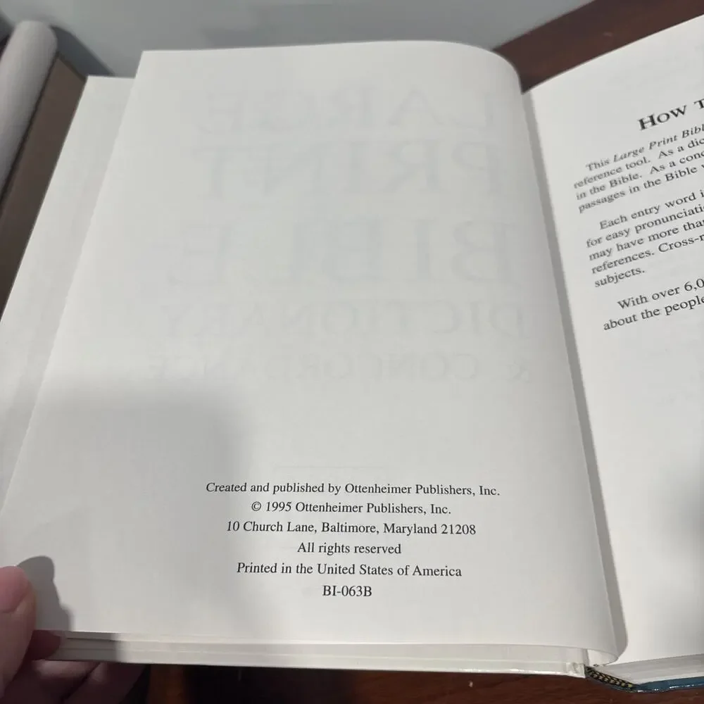 Large Print Bible Dictionary & Concordance (Over 6,000 Biblical Names And Terms)